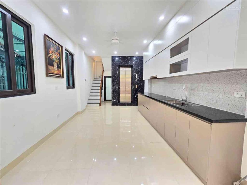 Nhà cầu giấy, 6 tầng đẹp ở ngay, 10m ô tô  gần phố, sáng thoáng, 48m2, 12.3 tỷ
