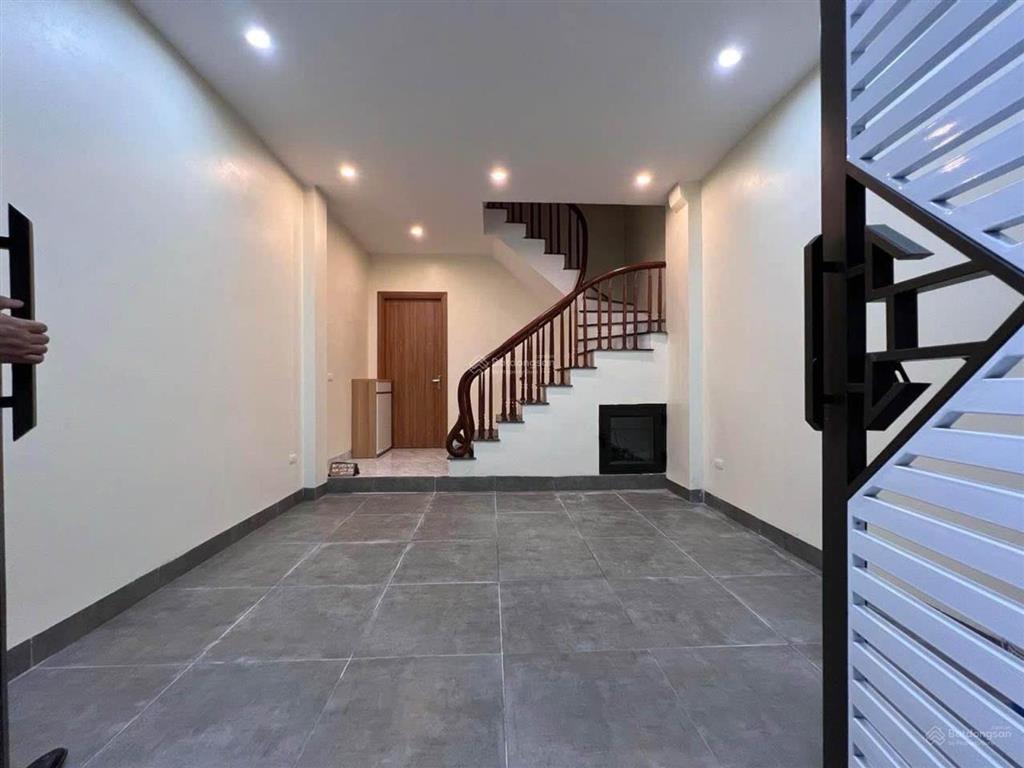 Nhà đẹp thụy khuê, 41m2, 10.85 tỷ, chủ cần bán sớm  chuyển vào miền nam, giá thương lượng sâu.