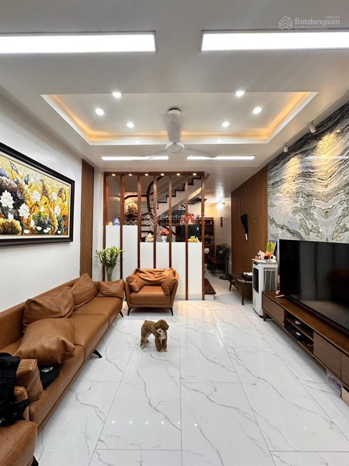 Bán gấp nhà thụy khuê, 10m ô tô, sát phố, lô góc thoáng sáng, full nội thất, 42m2, 11,5 tỷ.