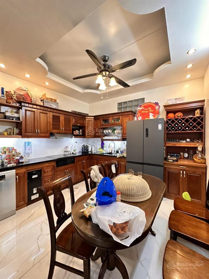 Bán gấp nhà thụy khuê, 10m ô tô, sát phố, lô góc thoáng sáng, full nội thất, 42m2, 11,5 tỷ.