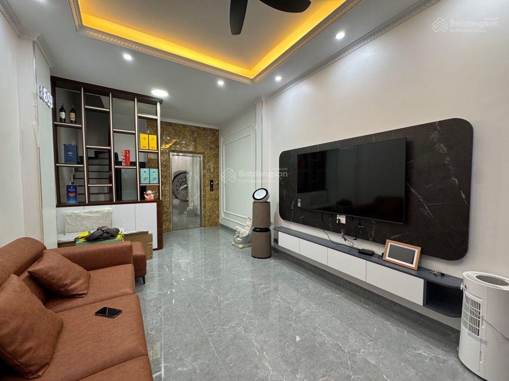 Cần bán nhà hoàng hoa thám, 10m ô tô, sát phố, lô góc thoáng sáng, full nội thất, 45m2, 11.2 tỷ.
