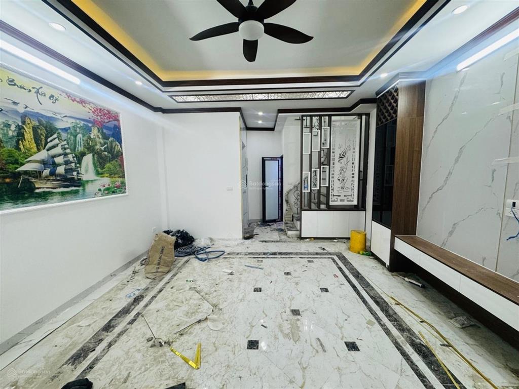 Nhà hoàng hoa thám, 45m2, 12.5 tỷ, ngõ nông  ô tô đỗ gần, lô góc, sổ đỏ chính chủ  vuông đẹp.