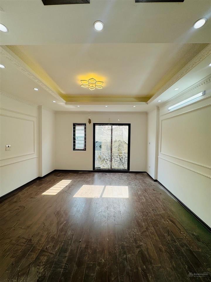 Nhà hoàng hoa thám, 45m2, 12.5 tỷ, ngõ nông  ô tô đỗ gần, lô góc, sổ đỏ chính chủ  vuông đẹp.