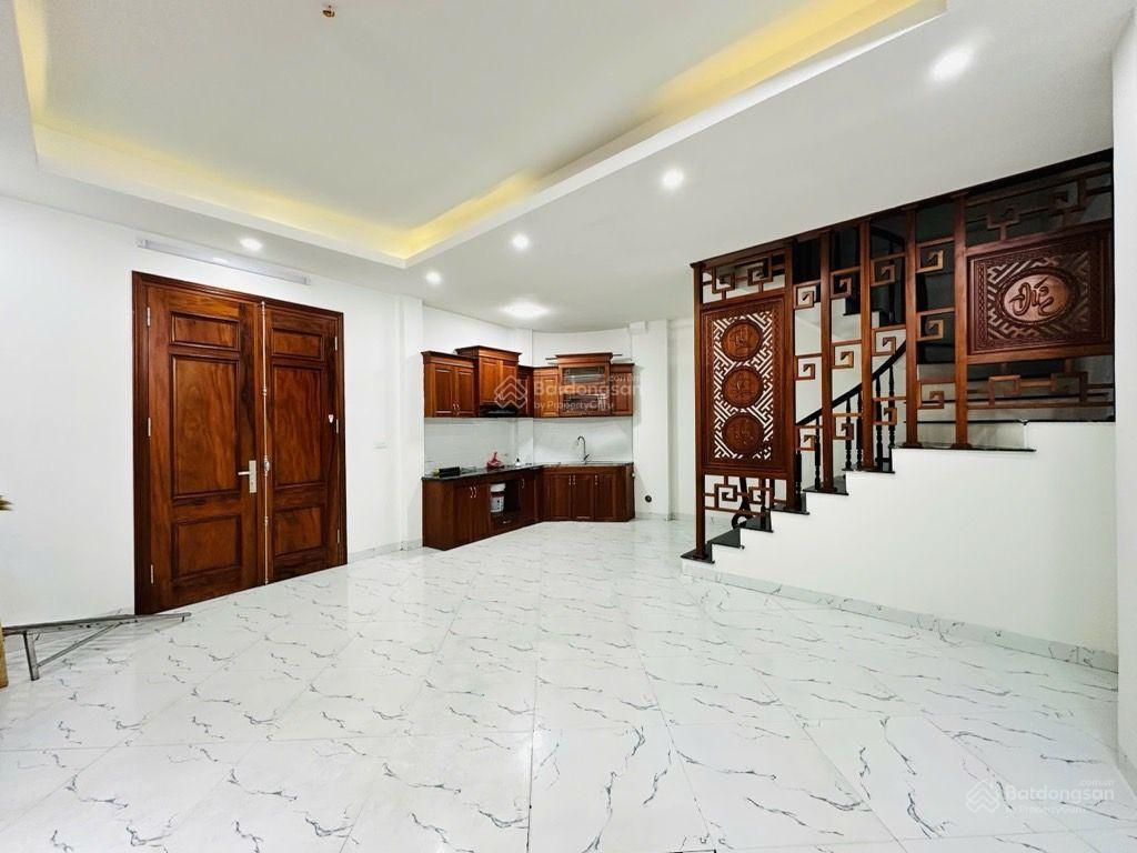 Nhà hoàng hoa thám, ngõ nông  gần ô tô, sáng thoáng, sổ đỏ chính chủ, vuông đẹp, 52m2, 12 tỷ.