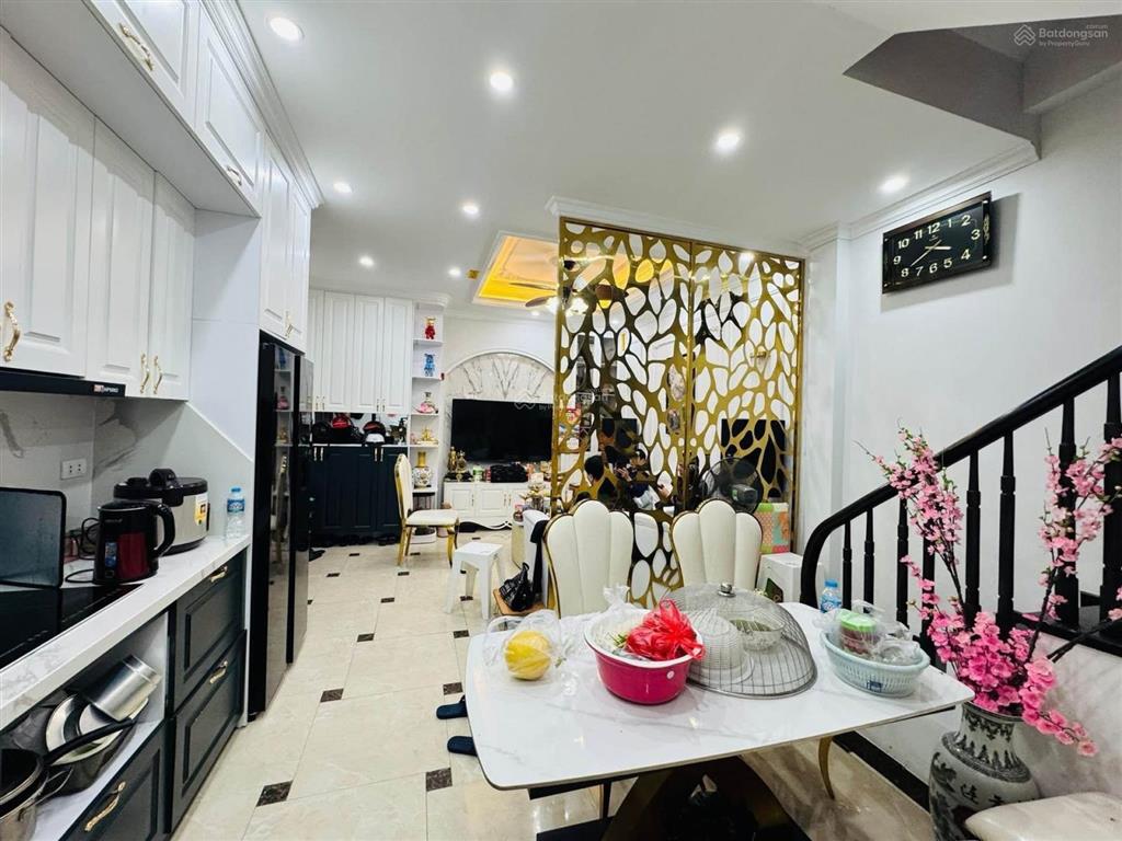 Bán nhà hoàng hoa thám  vị trí cực đẹp, lô góc, 10m ô tô, sát phố, mặt tiền rộng, 49m2, 13,5 tỷ