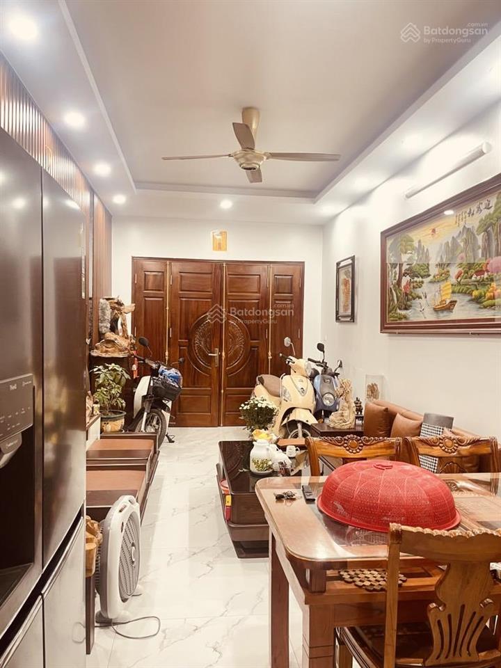 Cần bán nhà 5 tầng lạc long quân, gia chủ để lại toàn bộ nội thất đẹp, 44m2, 10,9 tỷ.