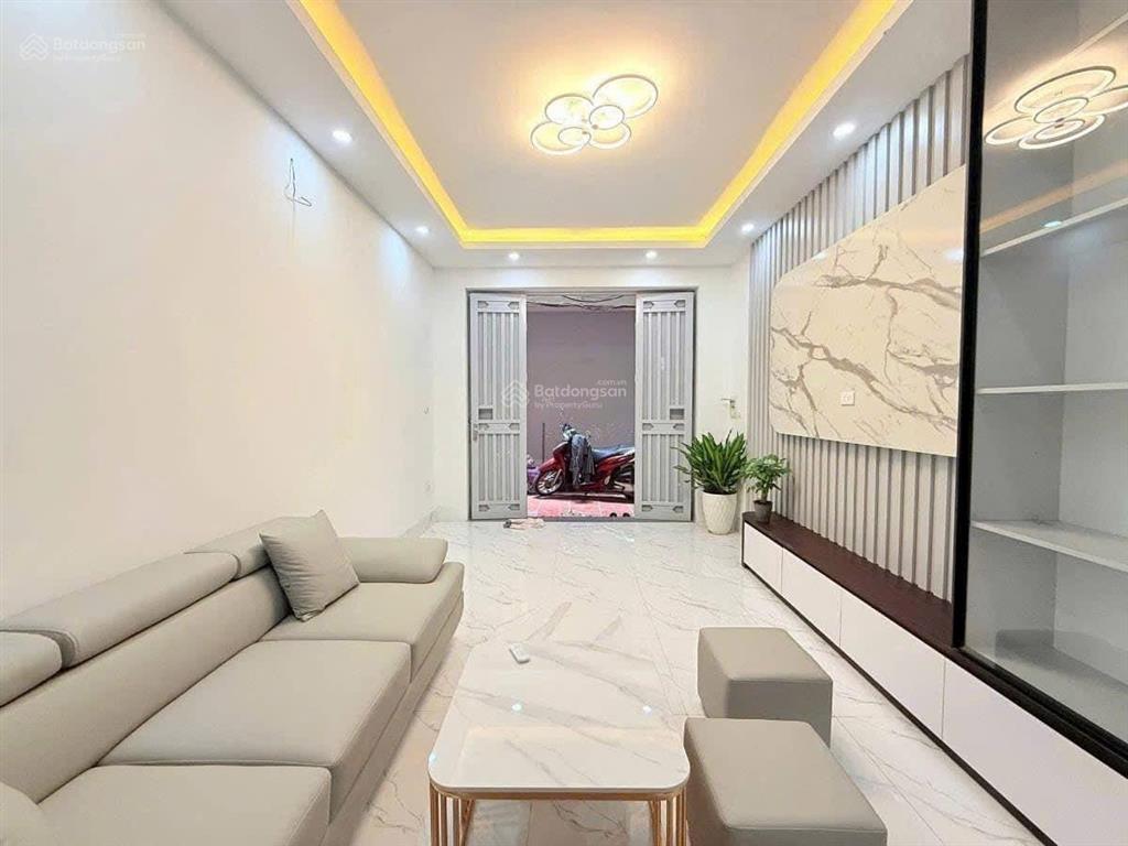 Bán nhà lạc long quân, phân lô, sát phố, 4 ngủ, gần hồ tây, 41m2 chỉ 11.3 tỷ.