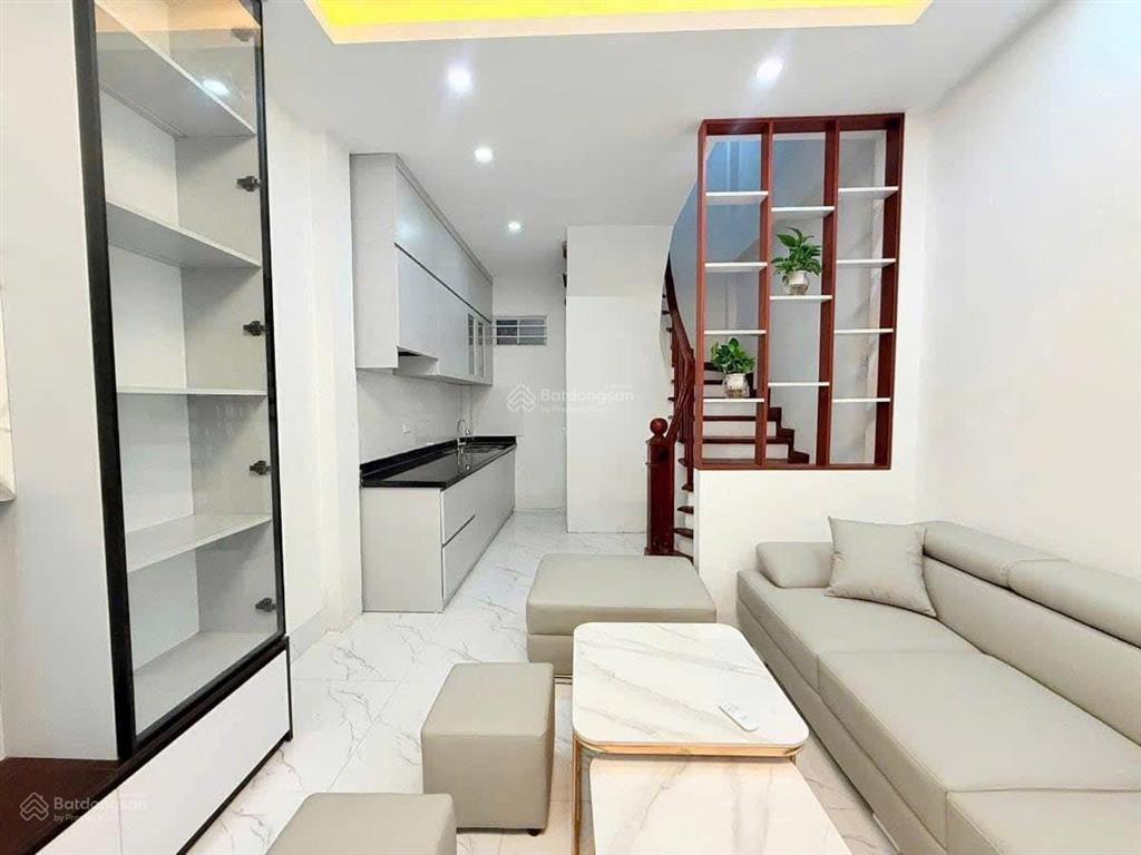 Bán nhà lạc long quân, phân lô, sát phố, 4 ngủ, gần hồ tây, 41m2 chỉ 11.3 tỷ.