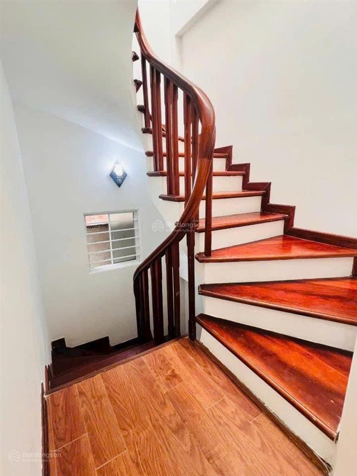 Bán nhà lạc long quân, phân lô, sát phố, 4 ngủ, gần hồ tây, 41m2 chỉ 11.3 tỷ.