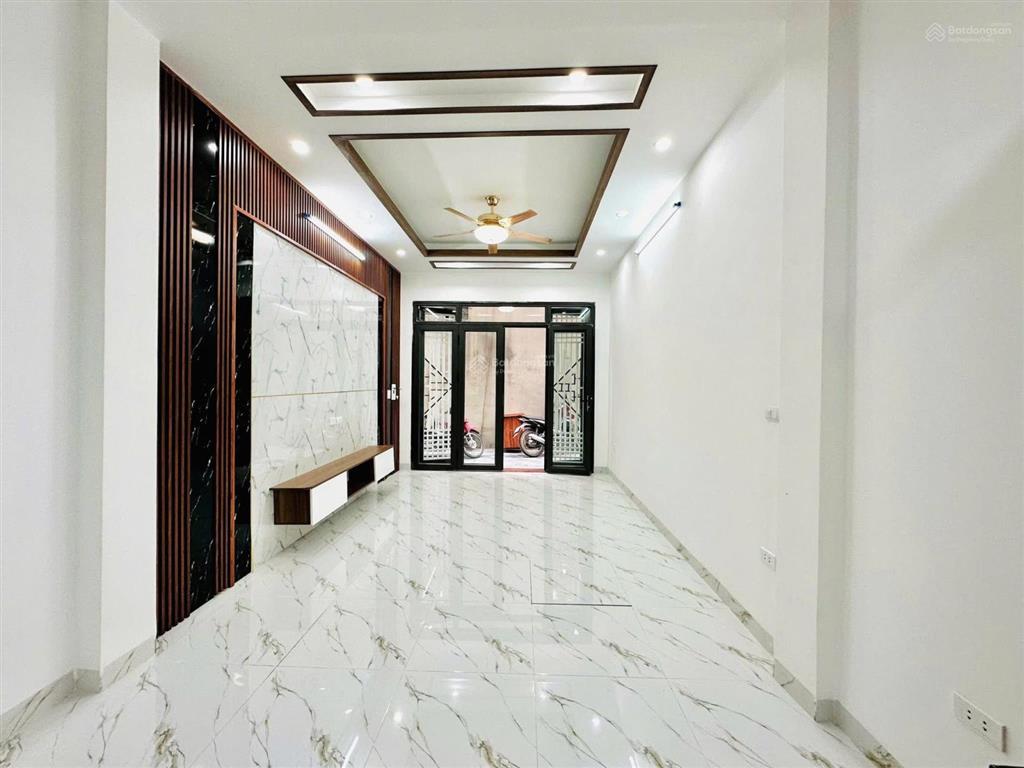 Cho thuê nhà 5 tầng đẹp sát mặt phố xuân đỉnh, 10m ô tô, gần chợ, ở ngay, 40m2, 11.5 tr/tháng