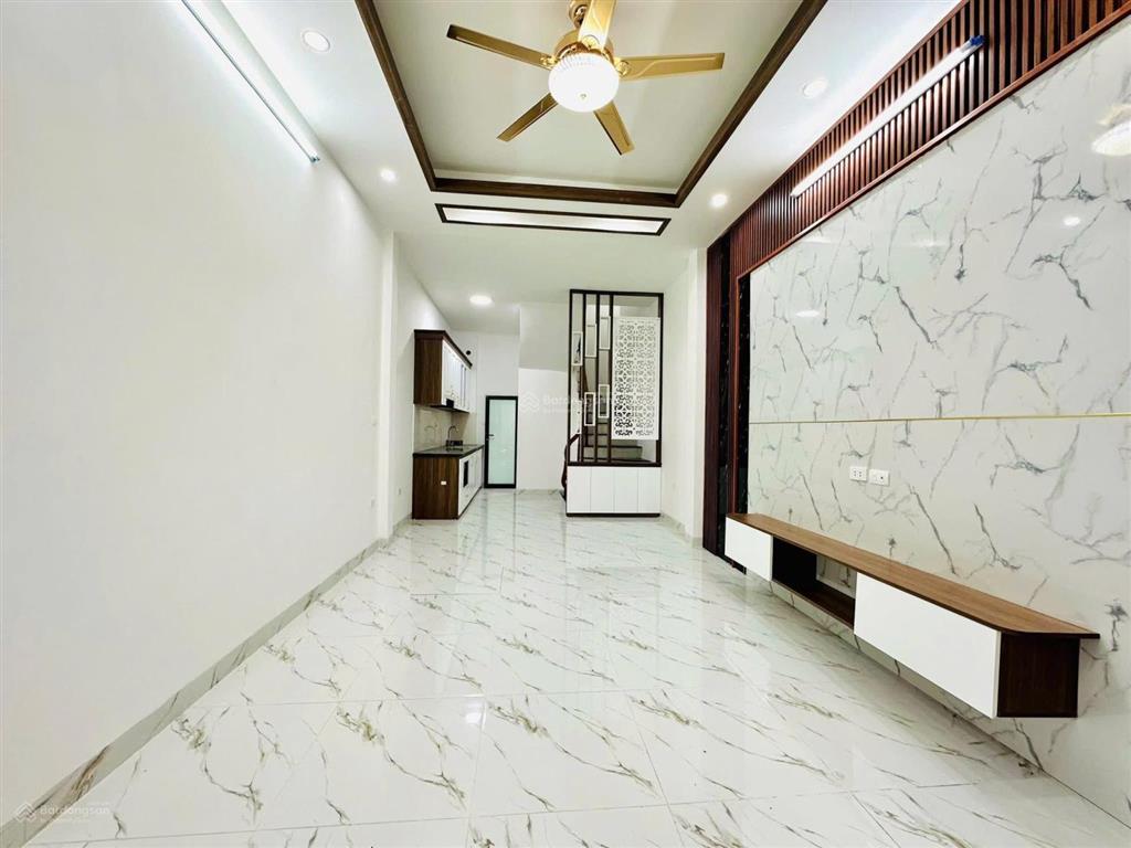 Cho thuê nhà 5 tầng đẹp sát mặt phố xuân đỉnh, 10m ô tô, gần chợ, ở ngay, 40m2, 11.5 tr/tháng