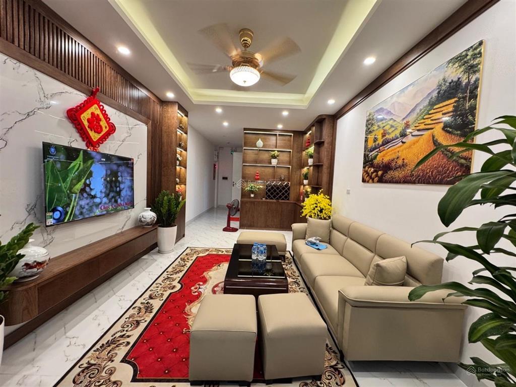 Cần bán nhà 5 tầng võ chí công, nhà đẹp ở ngay, 10m ô tô, sát phố, 49m2, giá chỉ 12,6 tỷ.
