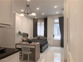 Căn hộ ban công gần cầu ông lãnh thuận tiện qua quận 1