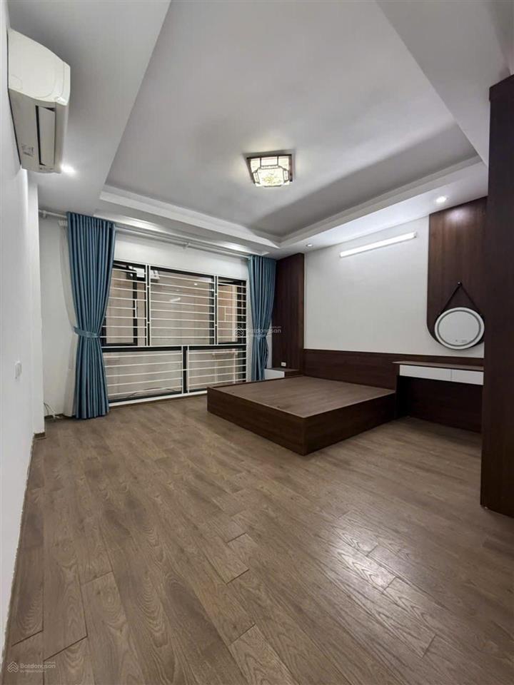 Nhà mới 5 tầngtt.long biêntiện nghi đầy đủ chỉ việc xách về ở..oto vf3 vào nhà.100m oto tránh