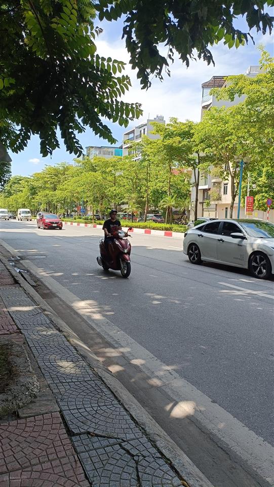 Tòa nhà văn phòng siêu khủng lồ gần 300m, lô góc, mặt phố, trung tâm long biên đẳng cấp