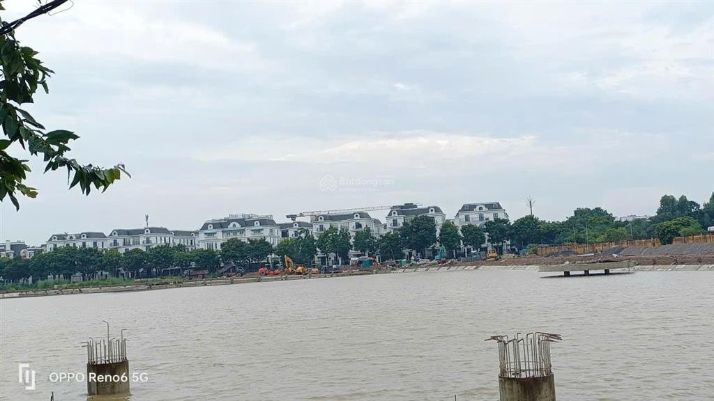 Bán đất tặng nhà 3 tầng, ngõ ô tô tránh, đỗ cửa, trung tâm long biên