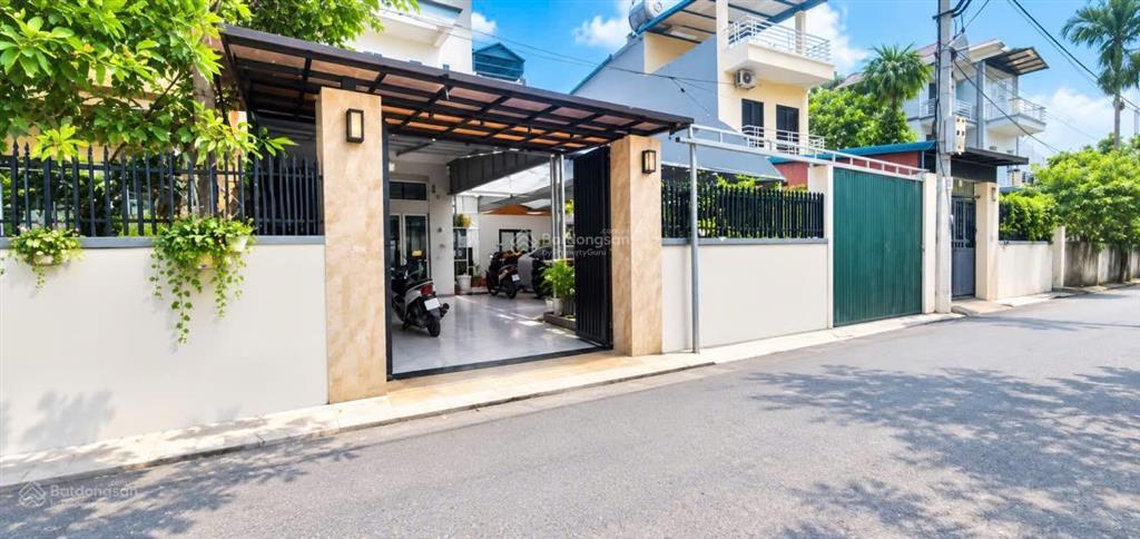 Bán đất tặng nhà 3 tầng, ngõ ô tô tránh, đỗ cửa, trung tâm long biên