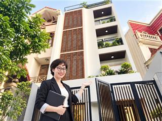 Cần bán căn nhà 5 tầng, thang máy, dt siêu to khổng lồ  nội thất đẹp, dân trí cao, an ninh tốt