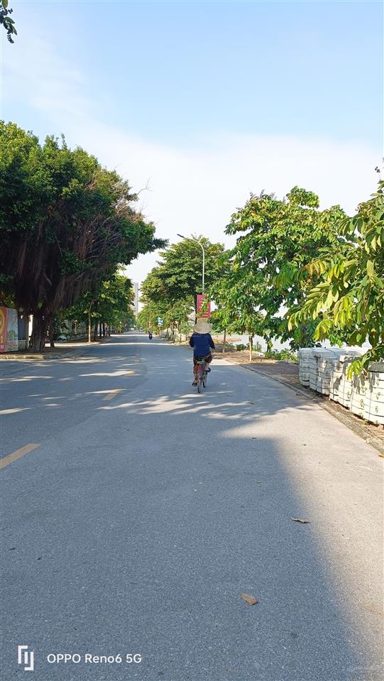 Đất đẹp long biên gần 40m  ngay gần trung tâm chợ thạch bàn  giá còn chưa tới 5 đồng ạ