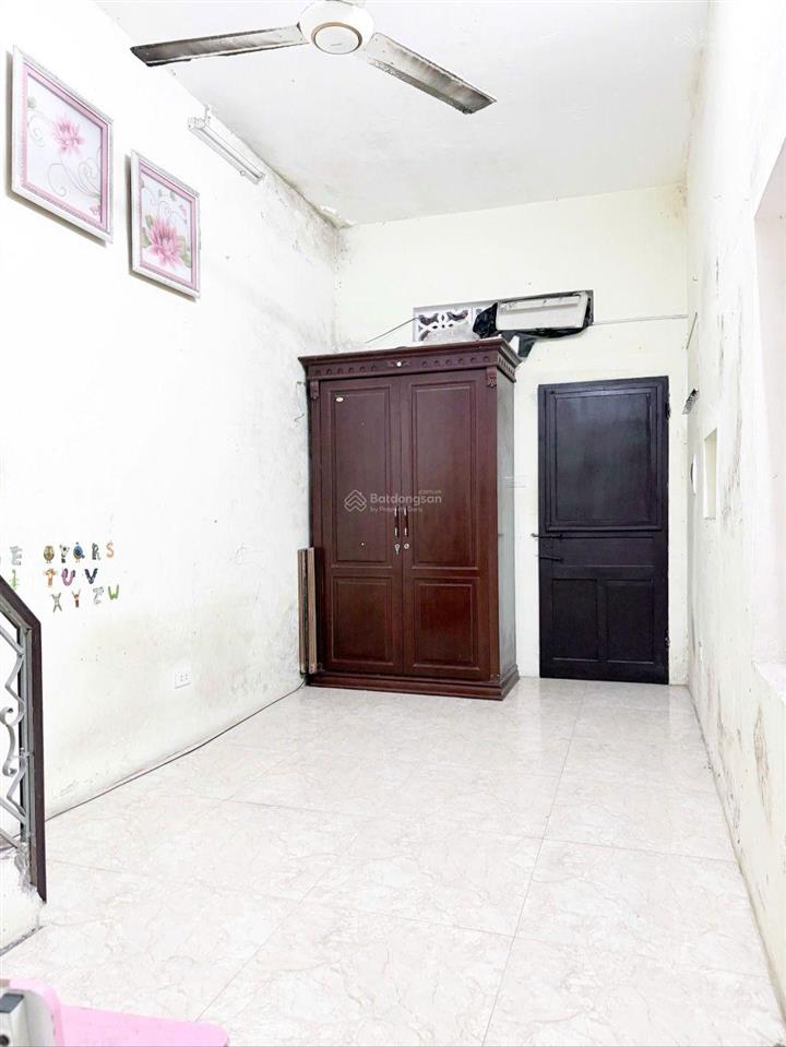 Chính chủ bán nhà riêng 3 tầng chỉ 5 tỷ tại hoàng mai.