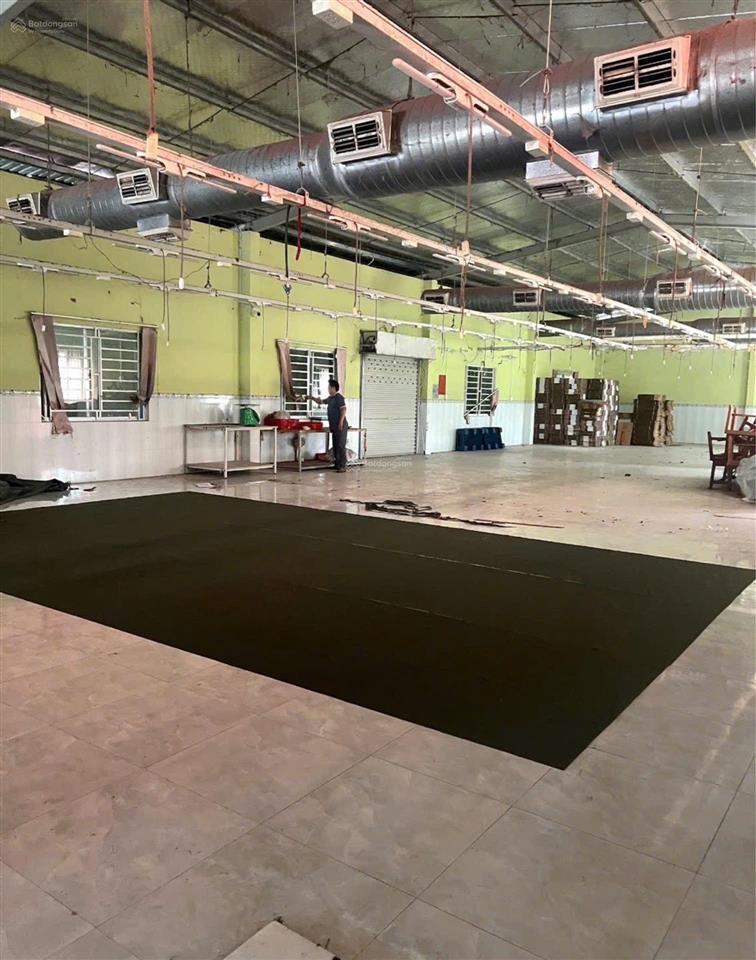 Bán xưởng may 2500m2 full thổ  mt đường container  giá 14 tỷ tl