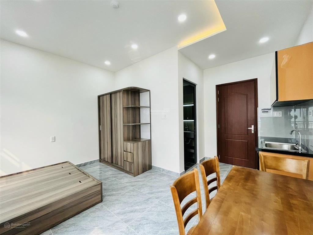 Studio full nội thất, ban công gần tô ký
