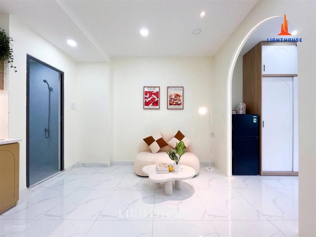 Ban công 1 phòng ngủ nội thất đầy đủ ngay tô ký cvpm qt
