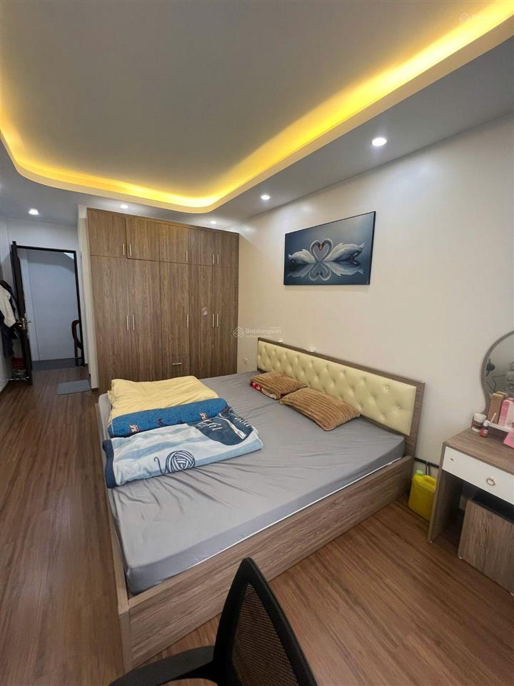 Nhà mới hoa động ô tô tránh gần công viên hồ cự khối phố hoa động, phường cự khối