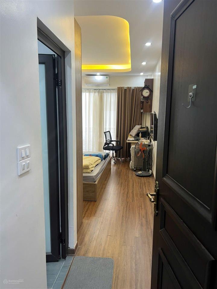Nhà mới hoa động ô tô tránh gần công viên hồ cự khối phố hoa động, phường cự khối