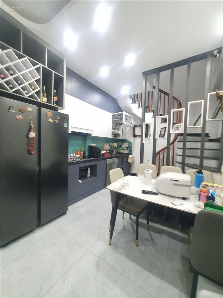 Nhà mới hoa động ô tô tránh gần công viên hồ cự khối phố hoa động, phường cự khối