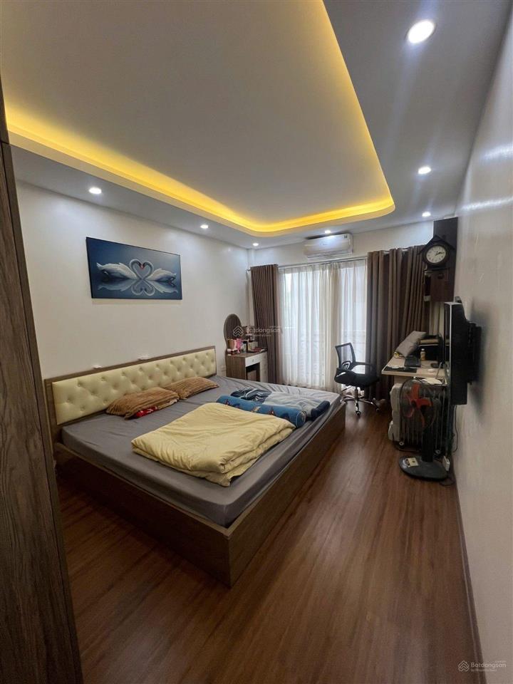 Nhà mới hoa động ô tô tránh gần công viên hồ cự khối phố hoa động, phường cự khối