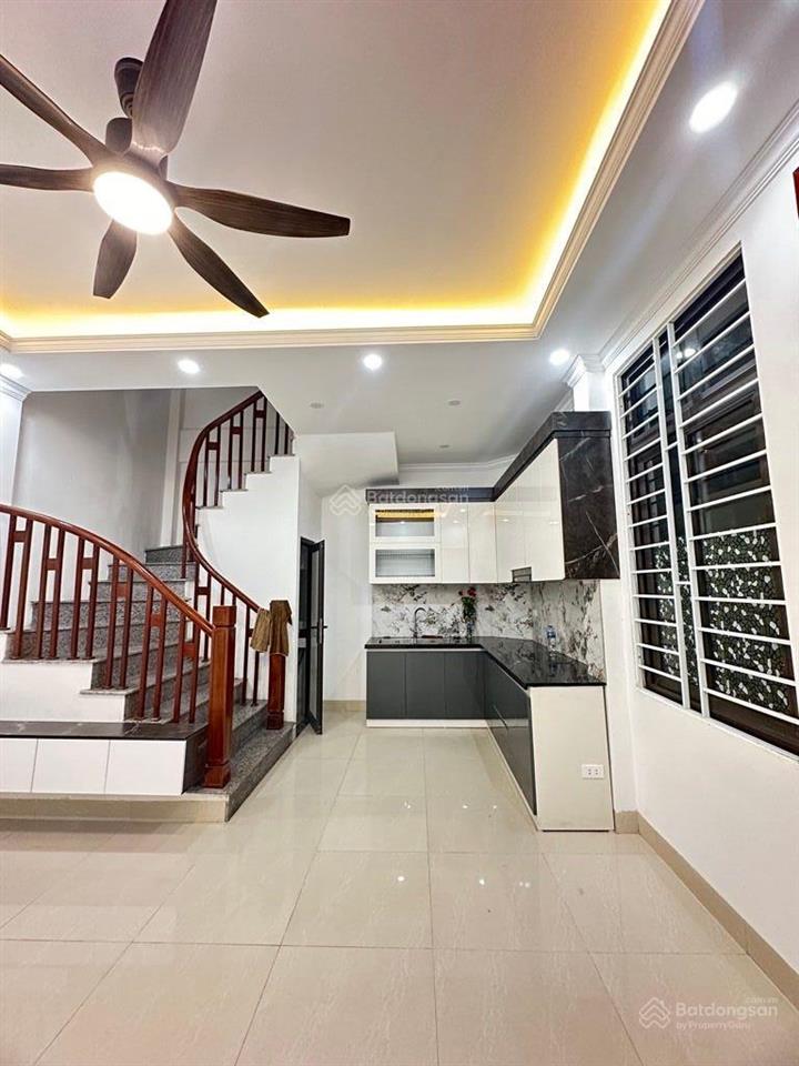 Nhà 5 tầng đẹp, đủ công năng tại cự khối  bát khối long biên khu dân trí cao, tiện ích