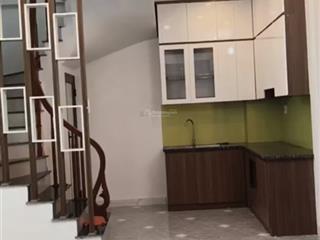Nhà mới kính koong 5 tầng 3 phòng ngủ thạch bàn, long biên vị trí đẹp, ngõ nông, ch