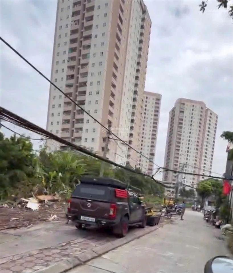 Nhà mới đẳng cấp thạch bàn, long biên. gara ô tô 7 chỗ, thang máy, full nội thất cao cấp
