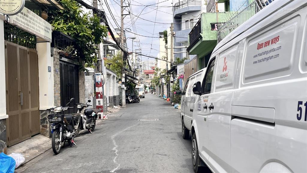 Bán nhà dt  4.3m x 10m, gần chợ bà hoa, p12, q.tân bình. giá 7.3 tỷ tl