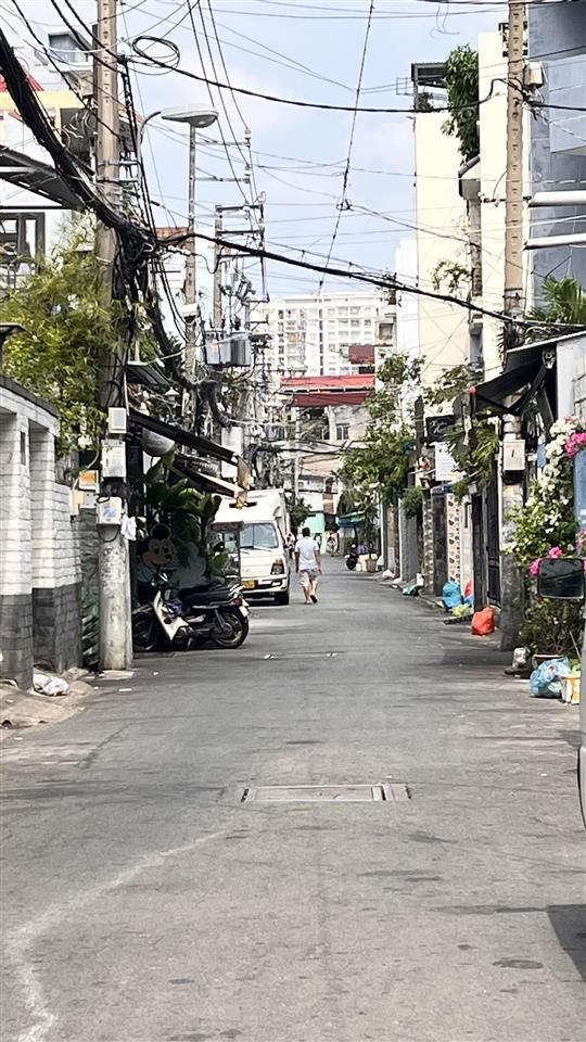 Bán nhà dt  4.3m x 10m, gần chợ bà hoa, p12, q.tân bình. giá 7.3 tỷ tl