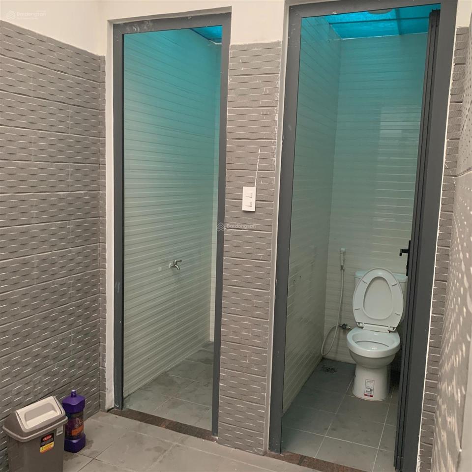 Cần cho thuê mặt bằng q2 văn phòng tầng trệt, diện tích 40m2, có đầy đủ nội thất văn phòng