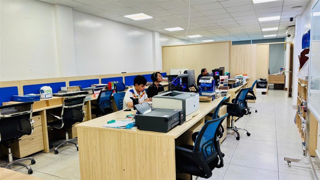 Cần cho thuê gấp tầng 1 số 90 vũ tông phan  q2