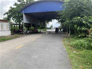 Bán đất mt đê vàm cỏ tây giáp tt tân trụ la  dt 10000m2  giá 9.5 tỷ.  0933 221 ***