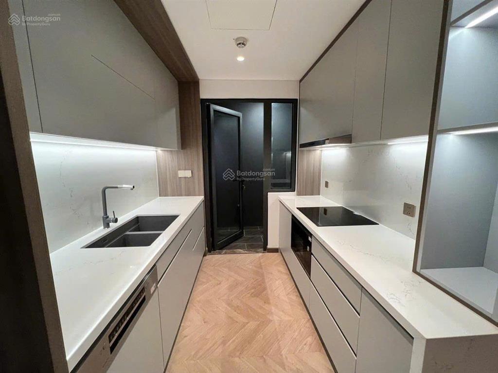 Chính chủ bán căn 117m2 3 ngủ view hồ, sẵn nội thất vào ở luôn,có 2 slot ô tô dưới hầm,0963 933 ***
