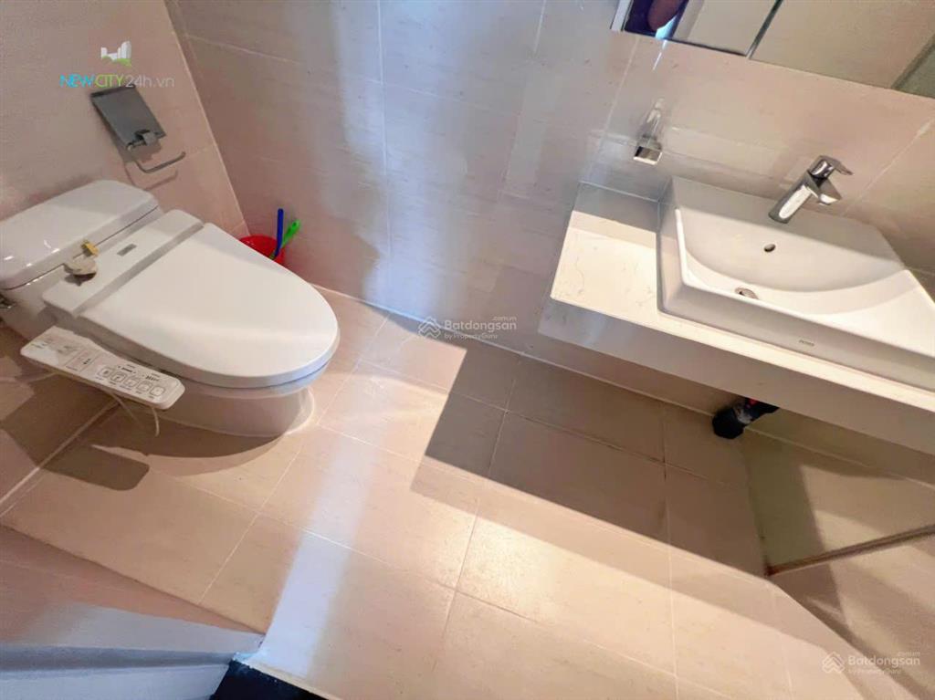 Cho thuê ch 2pn, 2wc, 61m2 tại new city thủ thiêm, tầng cao, view hồ bơi