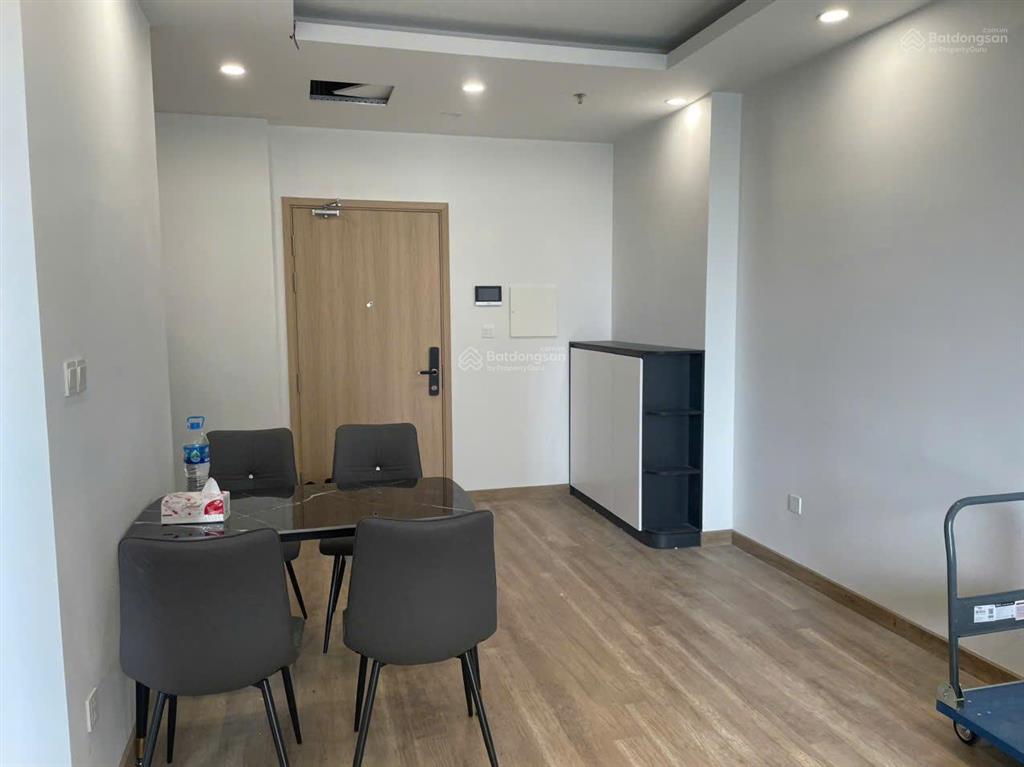 Cho thuê cc 2pn, 2wc, 83m2 full đồ dùng tại chung cư the wisteria, giá ưu đãi 12 triệu vnd