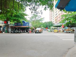 Cho thuê trệt tòa nhà gần e mark phan huy ích diện tích 2000m2 có bãi đỗ xe ô tô lớn