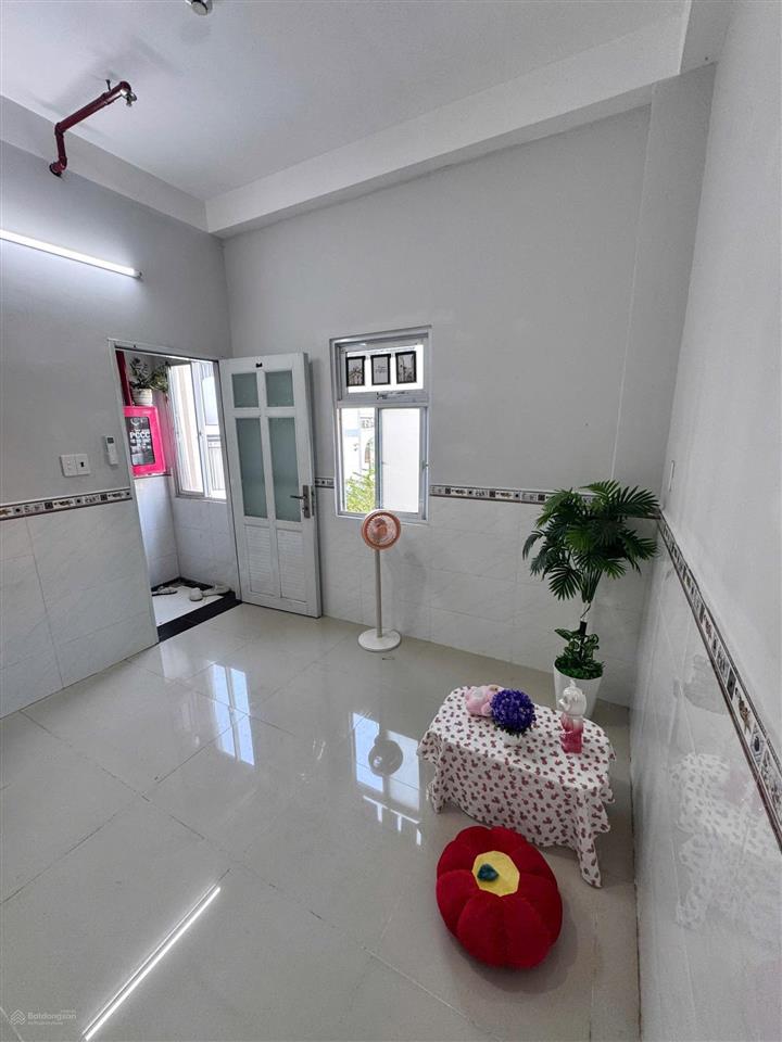 Cho thuê nhà trọ gần đh công nghiệp  gò vấp giá 3tr6 cửa sổ trời
