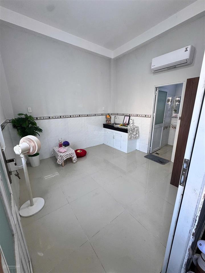 Cho thuê nhà trọ gần đh công nghiệp  gò vấp giá 3tr6 cửa sổ trời