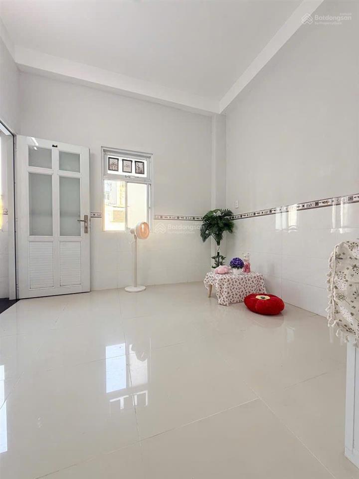 Cho thuê nhà trọ gần đh công nghiệp  gò vấp giá 3tr6 cửa sổ trời