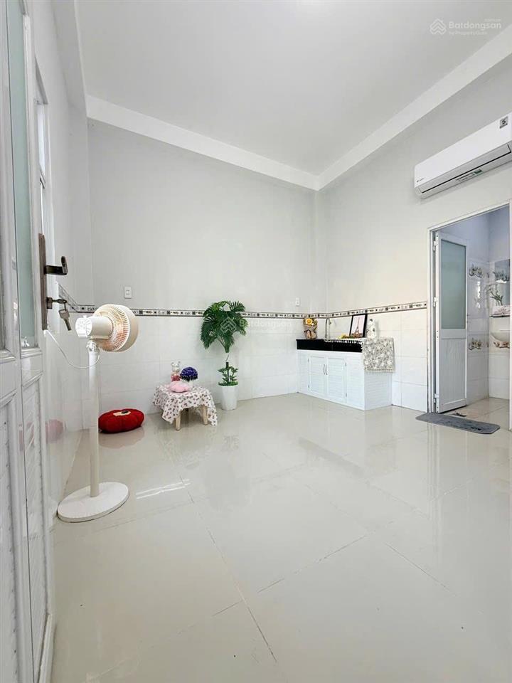 Cho thuê nhà trọ gần đh công nghiệp  gò vấp giá 3tr6 cửa sổ trời
