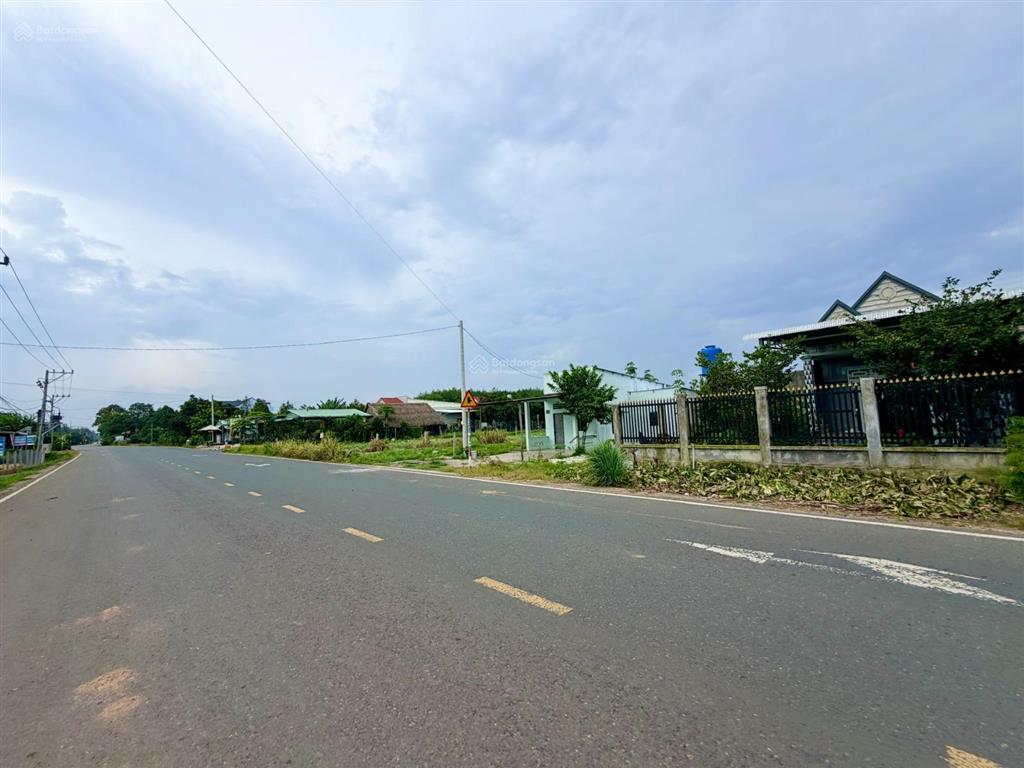 Bán gấp 1029m2 đất mt đường thông kcn đang hđ sát chợ, thông ql13 tiện xây trọ. giá 490tr