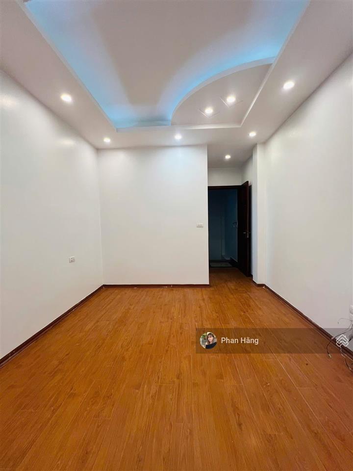 Bán nhà phố trạm ngay chân cầu vĩnh tuy  trung tâm long biên  nhà mới full nội thất  ngõ cực nôn