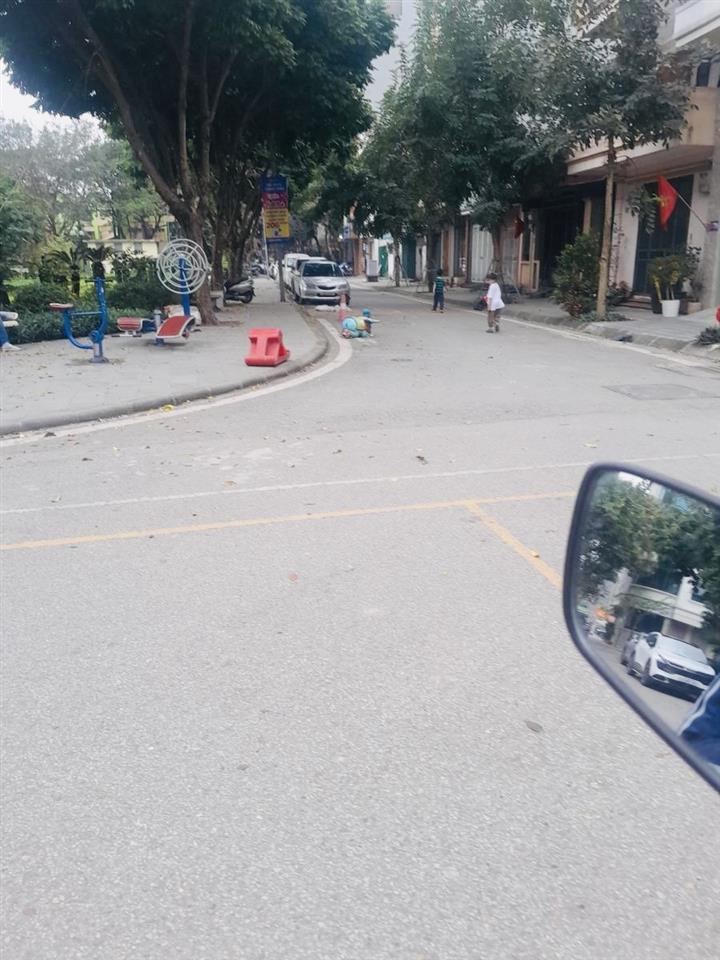 Bán nhà tđc phố trạm  siêu phẩm mặt tiền khủng  phân lô  ô tô tránh  vỉa hè  khu vực sầm uất.